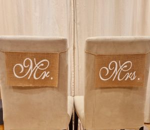 Dossards de chaises Mrs & Mr en jute